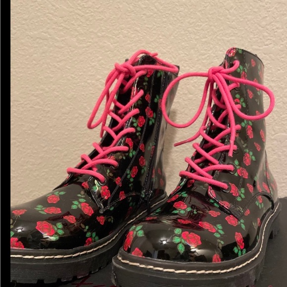 Betsey Johnson Elite Floral Combat Boot Size 7 - Picture 1 of 3